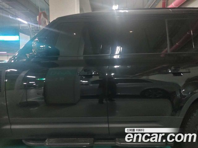 Land Rover Defender 2023 — photo 3