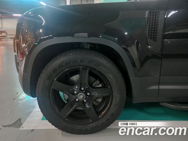 Land Rover Defender 2023 — photo 4