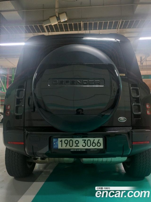 Land Rover Defender 2023 — photo 5