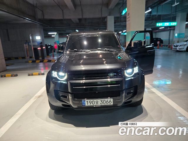 Land Rover Defender 2023 — photo 6
