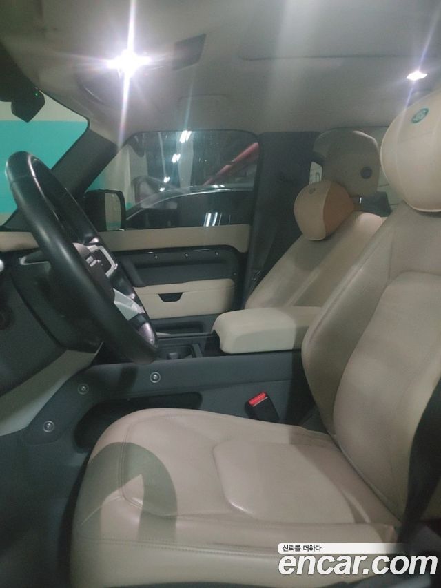 Land Rover Defender 2023 — photo 7