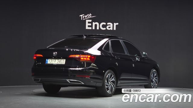 Volkswagen Jetta 2021 — photo 2