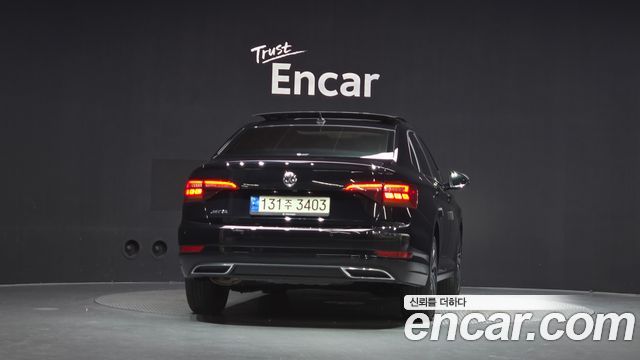 Volkswagen Jetta 2021 — photo 4