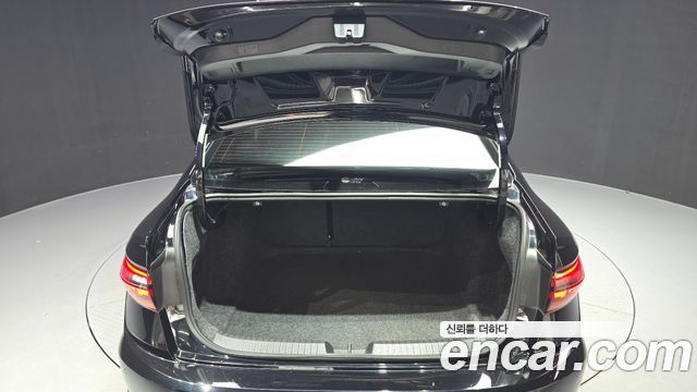 Volkswagen Jetta 2021 — photo 31