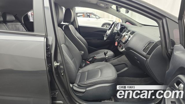Kia pride 2015 — photo 11