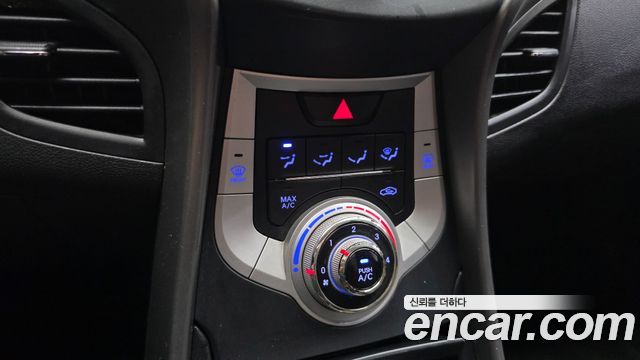 Hyundai AVANTE 2011 — photo 17