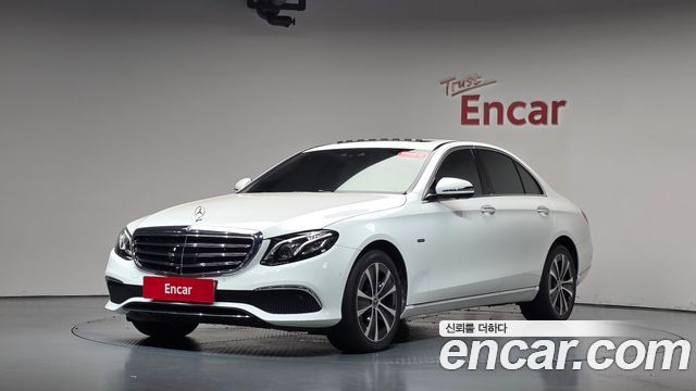 Mercedes-Benz E-Class 2020 — photo 40