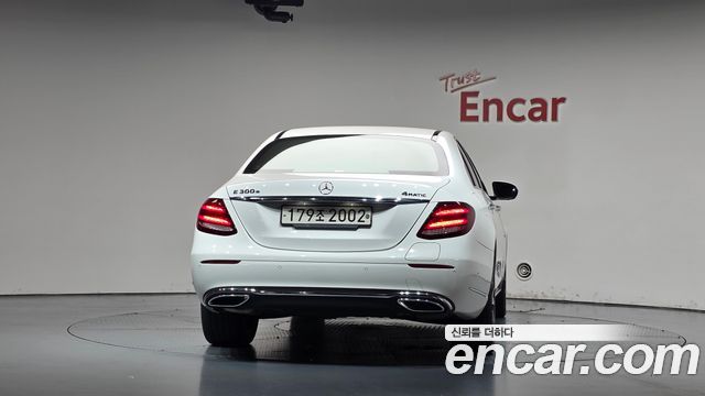 Mercedes-Benz E-Class 2020 — photo 4