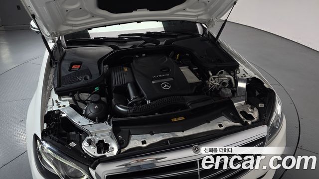 Mercedes-Benz E-Class 2020 — photo 6