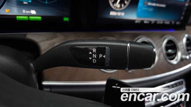 Mercedes-Benz E-Class 2020 — photo 12