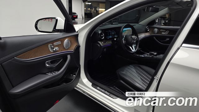 Mercedes-Benz E-Class 2020 — photo 13