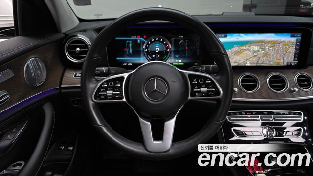 Mercedes-Benz E-Class 2020 — photo 19