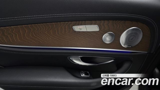 Mercedes-Benz E-Class 2020 — photo 25