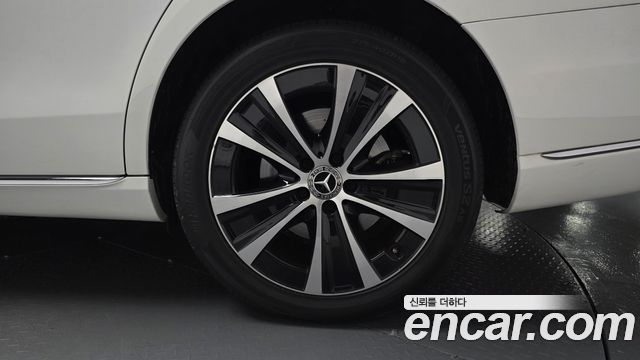 Mercedes-Benz E-Class 2020 — photo 7