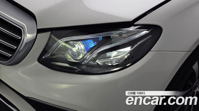 Mercedes-Benz E-Class 2020 — photo 8
