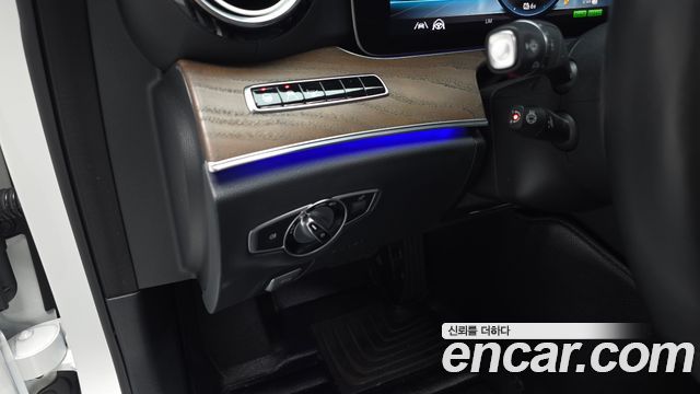 Mercedes-Benz E-Class 2020 — photo 29