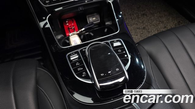 Mercedes-Benz E-Class 2020 — photo 34