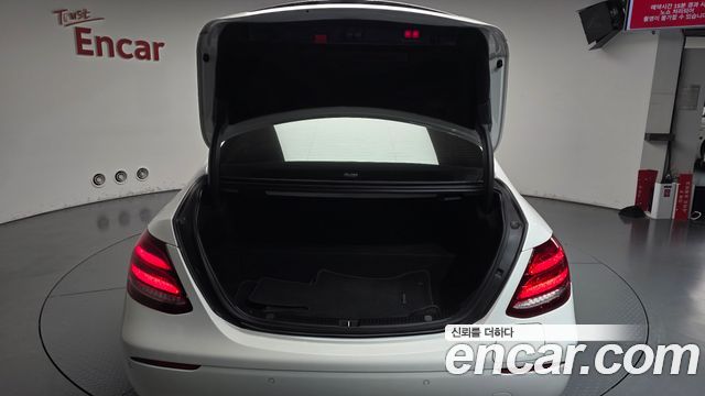 Mercedes-Benz E-Class 2020 — photo 37