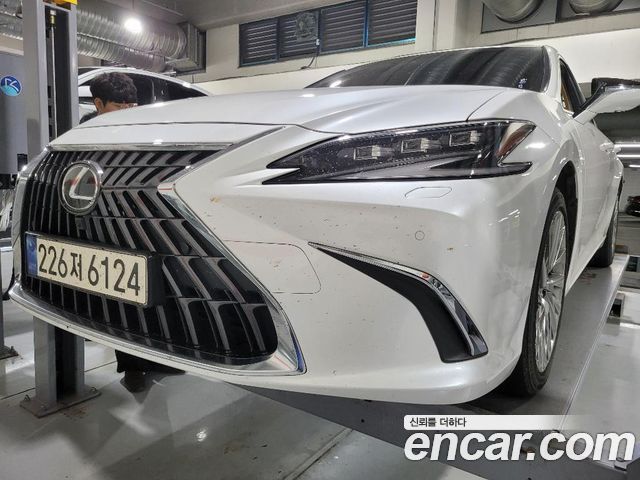 Lexus ES 2025 — photo 1