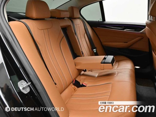 BMW 5-Series 2019 — photo 10
