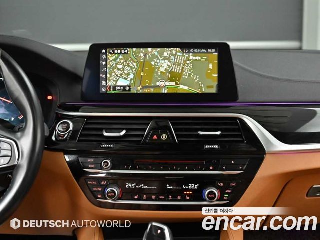 BMW 5-Series 2019 — photo 14