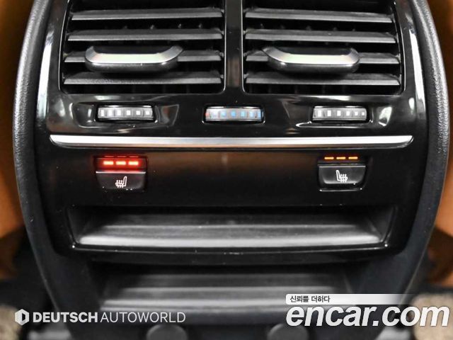 BMW 5-Series 2019 — photo 16