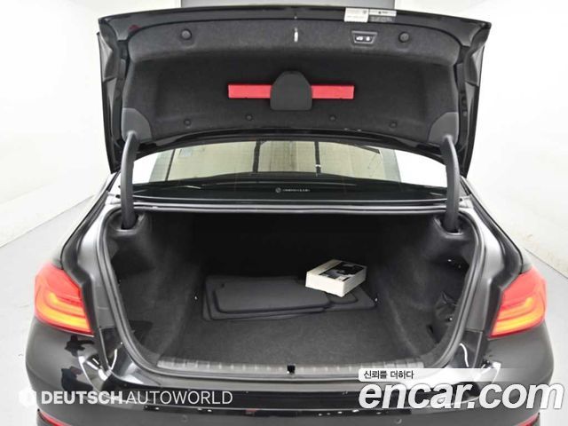 BMW 5-Series 2019 — photo 19