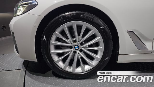 BMW 5-Series 2023 — photo 5