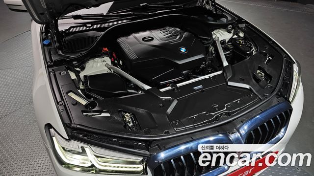 BMW 5-Series 2023 — photo 6