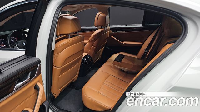 BMW 5-Series 2023 — photo 11