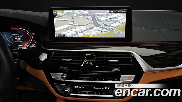 BMW 5-Series 2023 — photo 13