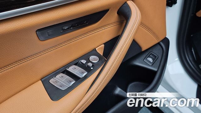 BMW 5-Series 2023 — photo 15