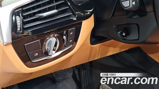 BMW 5-Series 2023 — photo 16