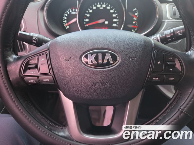 Kia pride 2015 — photo 8