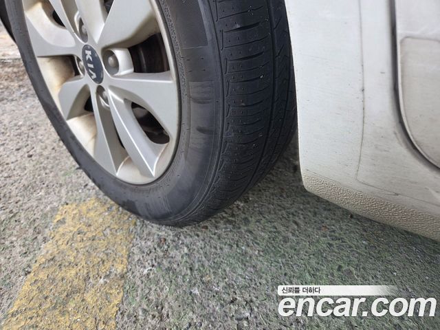Kia pride 2015 — photo 12