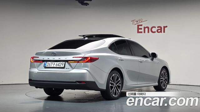 Toyota Camry 2025 — photo 2