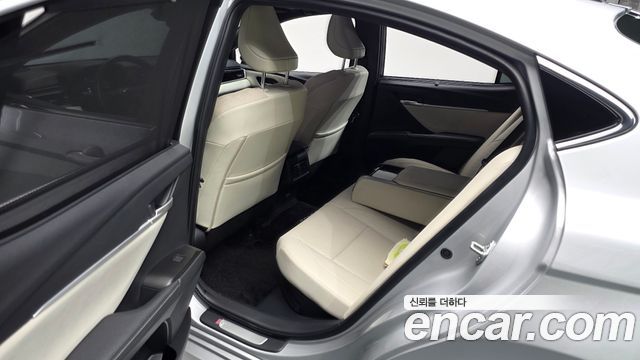 Toyota Camry 2025 — photo 16