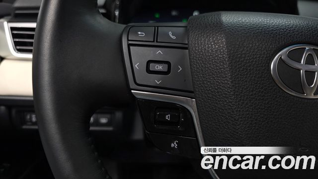Toyota Camry 2025 — photo 30