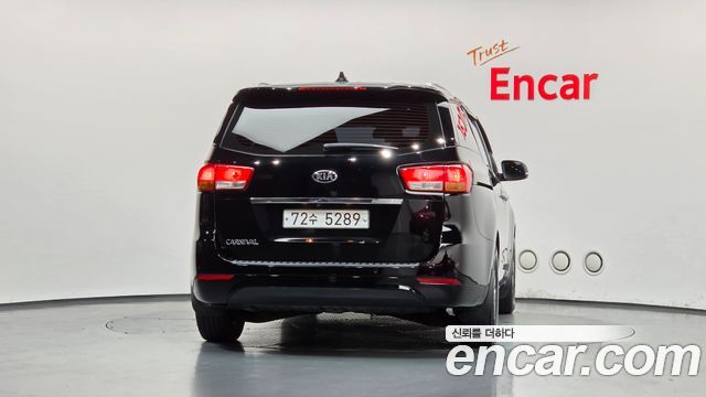 Kia Canival 2015 — photo 4