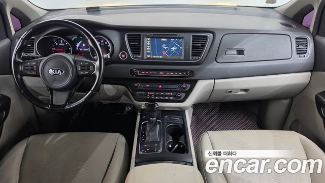Kia Canival 2015 — photo 7