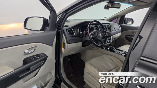 Kia Canival 2015 — photo 10