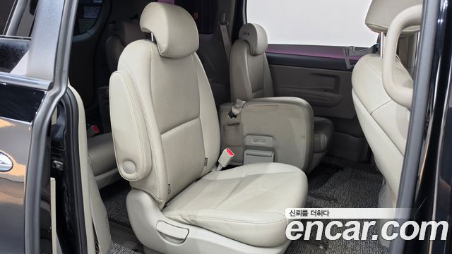 Kia Canival 2015 — photo 12