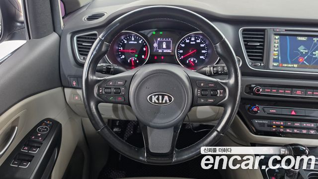 Kia Canival 2015 — photo 13
