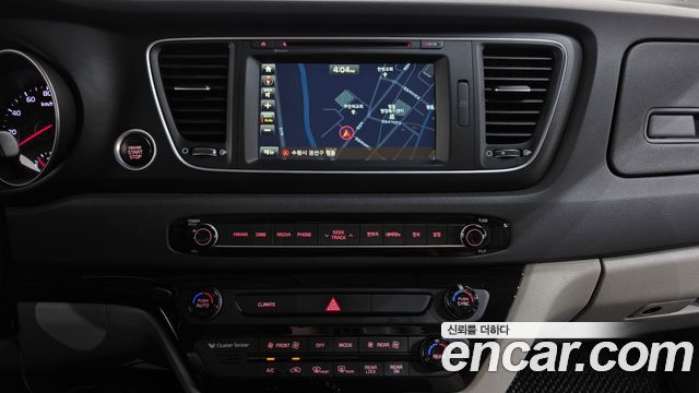 Kia Canival 2015 — photo 14