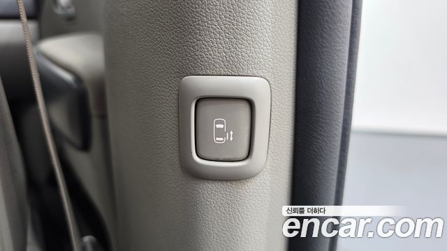 Kia Canival 2015 — photo 18