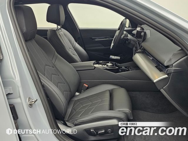 BMW 5-Series 2026 — photo 10