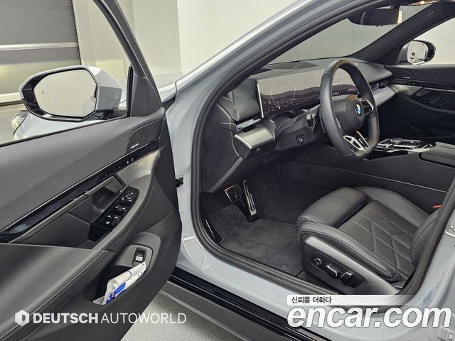 BMW 5-Series 2026 — photo 11
