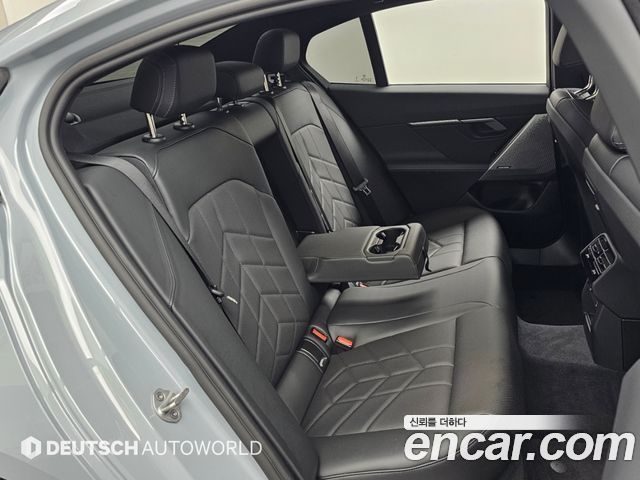 BMW 5-Series 2026 — photo 12