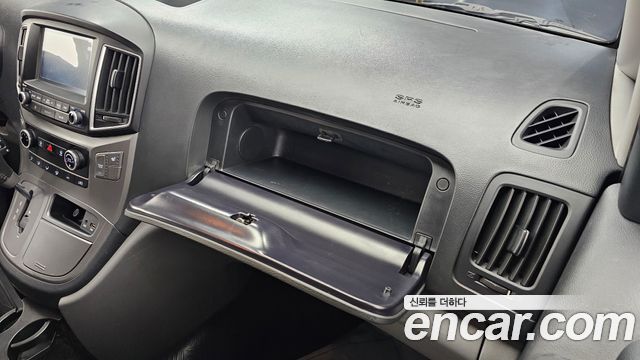Hyundai Starex 2019 — photo 28