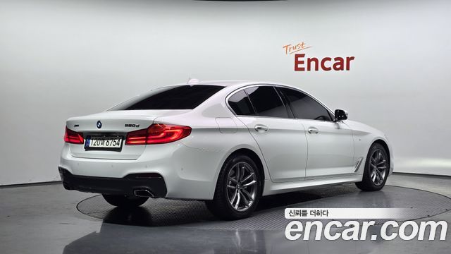 BMW 5-Series 2018 — photo 2